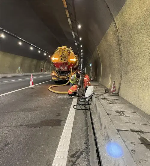 溧水隧道排水渠清淤